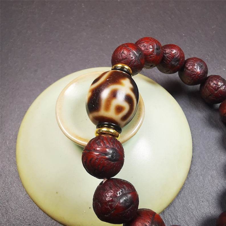 Dalo Dzi Bead Bracelet - Tibetan Buddhist mala beads, close-up detail