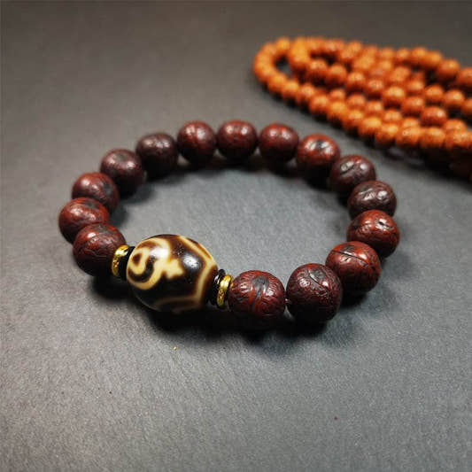 Dalo Dzi Bead Bracelet - Tibetan Buddhist mala beads, front view