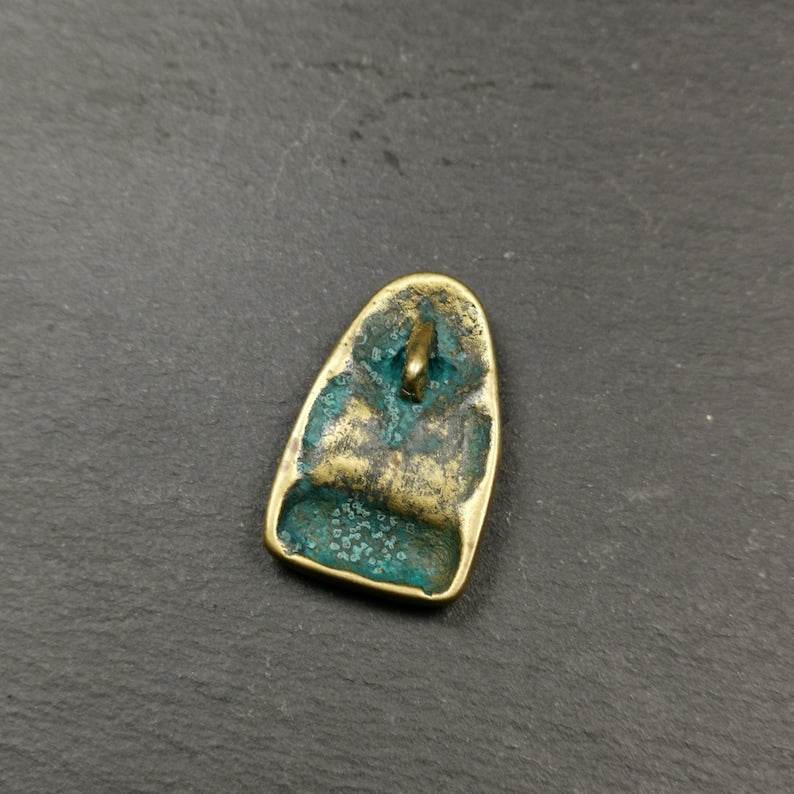 Amulet, Chenrezig Pendant Badge,32 - Tibetan Buddhist amulet, view 5