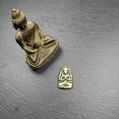 Amulet, Chenrezig Pendant Badge,32 - Tibetan Buddhist amulet, detailed view