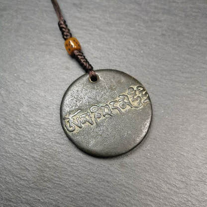 Chenrezig / Padmapani Amulet,Om Mani Padme Hum Badge Pendant - Tibetan Buddhist amulet, front view