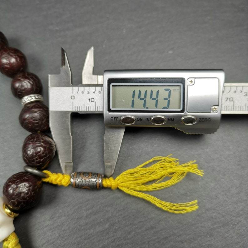 Handhold Wrist Mala, Old Bodhi Seed Beads Bracelet - Tibetan Buddhist mala beads, size reference