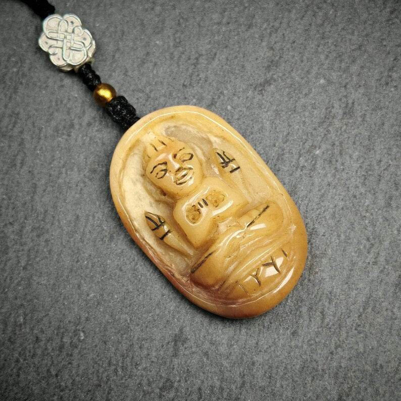 Buddhist Amulet,Chenrezig Badge,Spiritual Necklace - Tibetan Buddhist bead necklace, detailed view