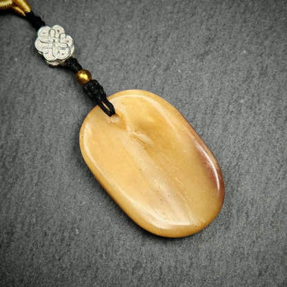 Buddhist Amulet,Chenrezig Badge,Spiritual Necklace - Tibetan Buddhist bead necklace, close-up detail