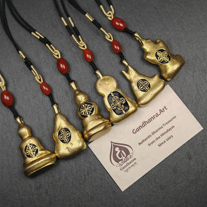 Buddha Statue Amulet, Pendant - Tibetan Buddhist amulet, detailed view