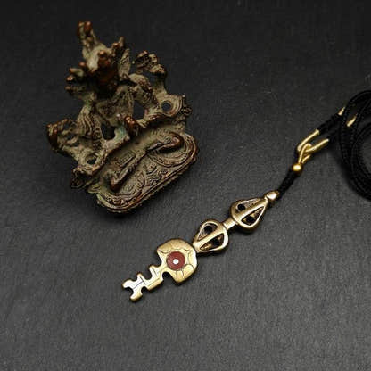 Amulet,The Key of Heart Pendant - Tibetan Buddhist amulet, detailed view