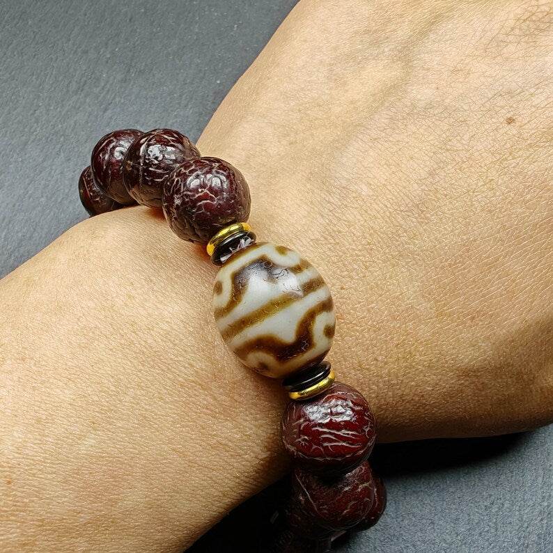 Tibetan Lotus Darlo Dzi Wrist Mala with Old Bodhi Beads - Tibetan Buddhist mala beads, view 4
