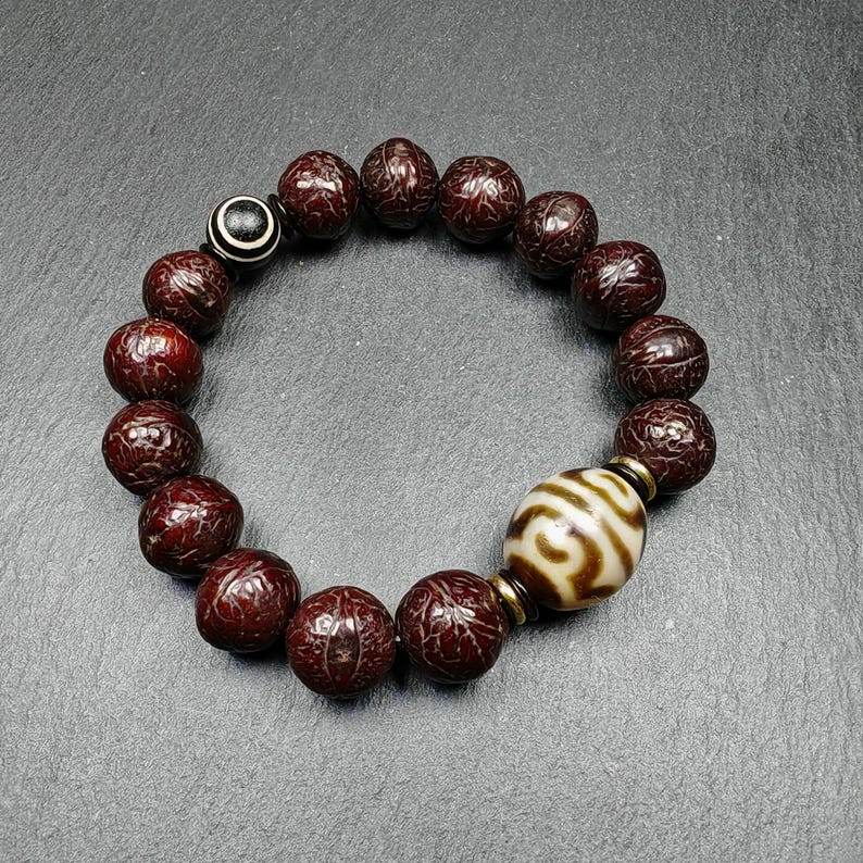 Tibetan Lotus Darlo Dzi Wrist Mala with Old Bodhi Beads - Tibetan Buddhist mala beads, detailed view