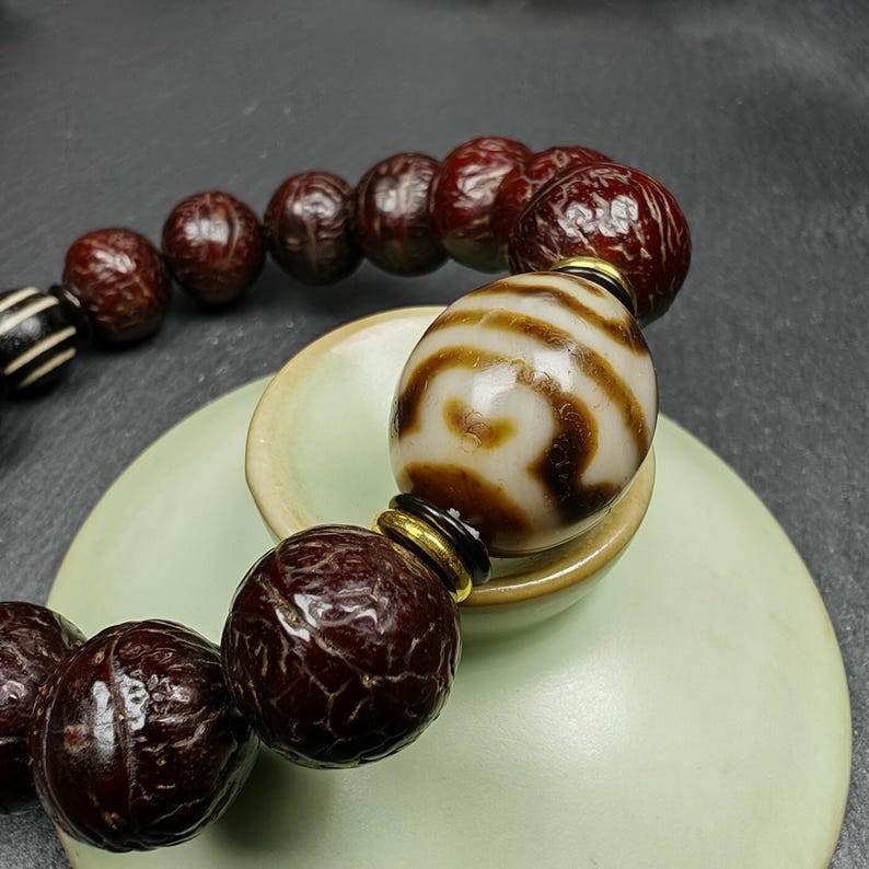 Tibetan Lotus Darlo Dzi Wrist Mala with Old Bodhi Beads - Tibetan Buddhist mala beads, view 5