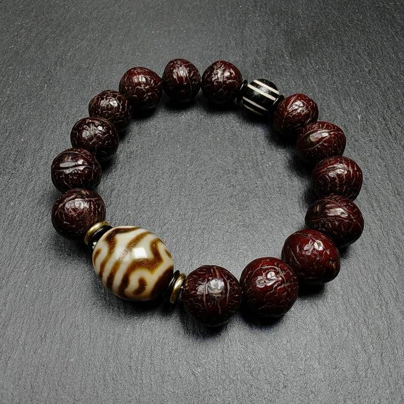 Tibetan Lotus Darlo Dzi Wrist Mala with Old Bodhi Beads - Tibetan Buddhist mala beads, front view