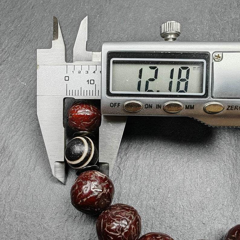 Tibetan Lotus Darlo Dzi Wrist Mala with Old Bodhi Beads - Tibetan Buddhist mala beads, size reference