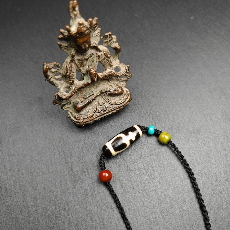Tibetan Longevity Treasure Vase Dzi Bead Necklace,28*11 mm - Tibetan Buddhist bead necklace, close-up detail