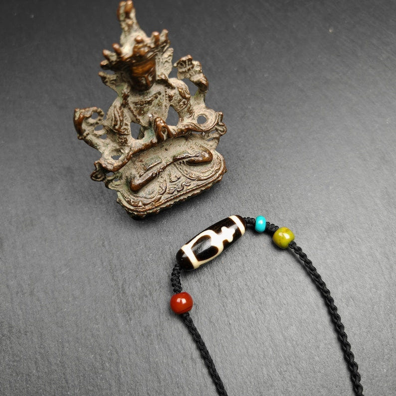 Tibetan Longevity Treasure Vase Dzi Bead Necklace,28*11 mm - Tibetan Buddhist bead necklace, close-up detail