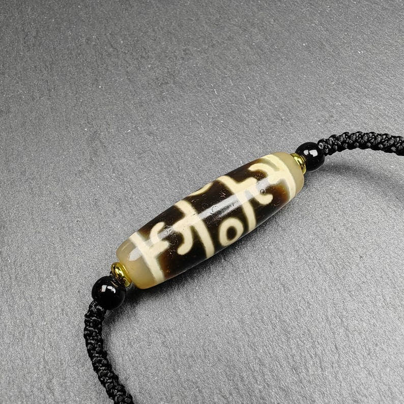 Tibetan Guru Rinpoche Three Realms Dzi Bead Amulet,38 - Tibetan dzi bead, close-up detail