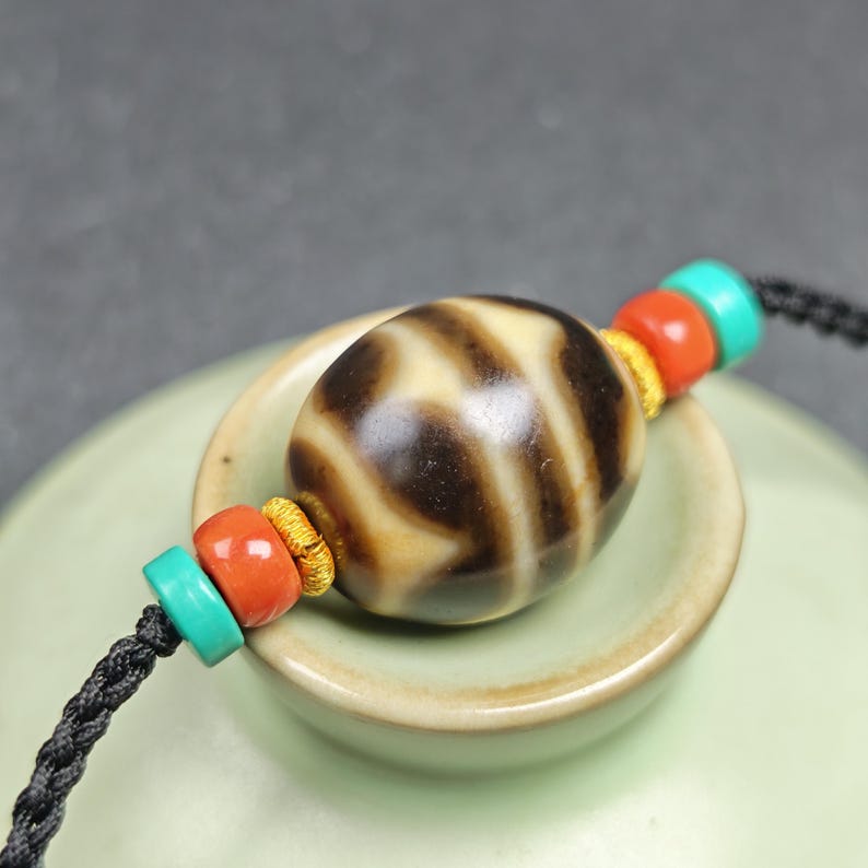 Tiger Tooth Dzi Bead Collarbone Pendant Necklace - Tibetan Buddhist bead necklace, view 10