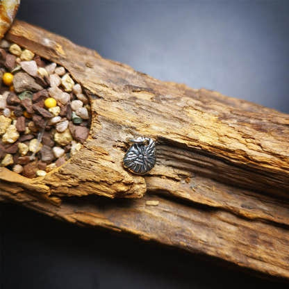 Amulet,Wheel Pendant for Prayer Bead 0.43" - Tibetan Buddhist amulet, close-up detail
