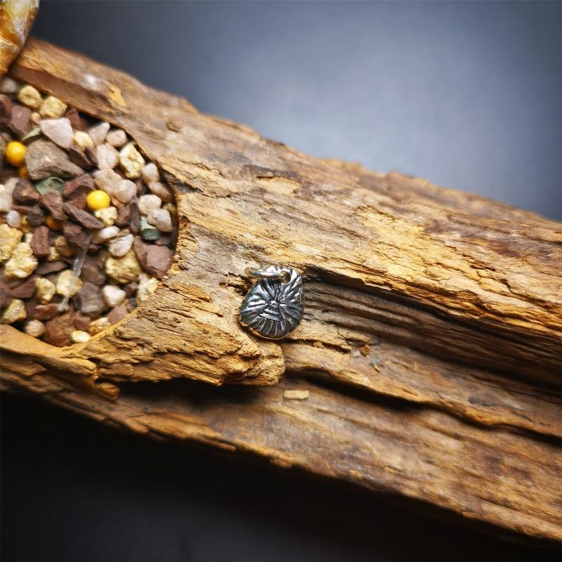 Amulet,Wheel Pendant for Prayer Bead 0.43" - Tibetan Buddhist amulet, close-up detail