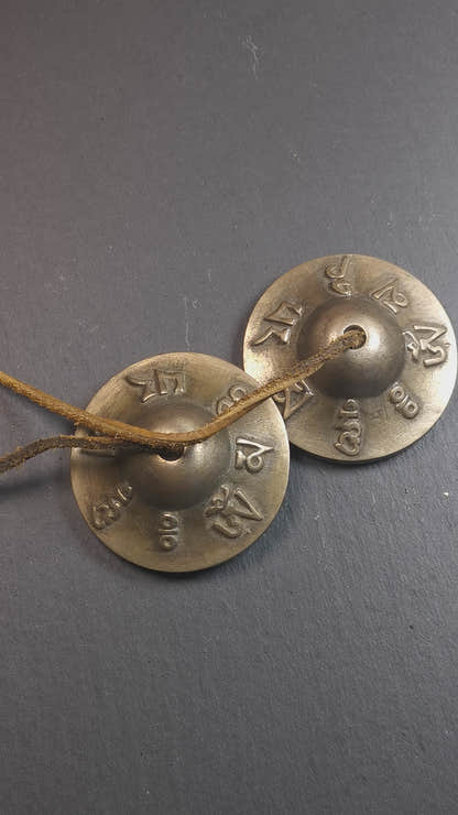 This tingsha bell set was handmade in Nepal,using traditional techniques and materials. It was made of brass,carved om mani padme hum mantra,6.5cm diameter,with pure, clear and resonant,good for meditation. Come with tingsha case.