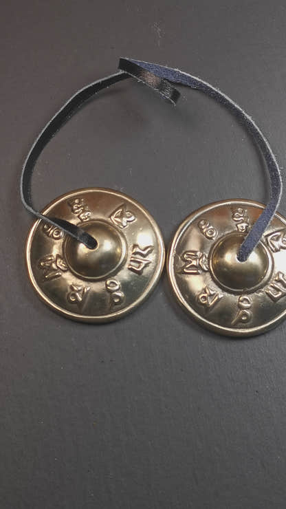 Ensemble de Tingsha en bronze - Mantra Om - 6,8 cm
