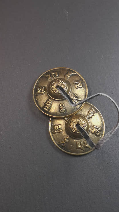 This tingsha bell set was handmade in Nepal,using traditional techniques and materials. It was made of brass,carved om mani padme hum mantra,6.5cm diameter,with pure, clear and resonant,good for meditation. Come with tingsha case.