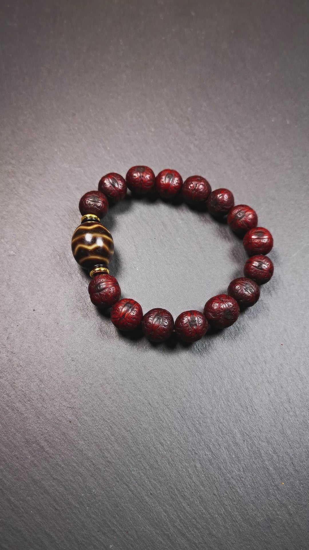 This unique Dalo Dzi bracelet combines the mysterious and unique qualities of the Fortune Wave dalo dzi and 15 old bodhi seed beads,giving it a distinct feel. It is brown in color and has a circumference of approximately 7 inches, suitable for most wrist sizes.