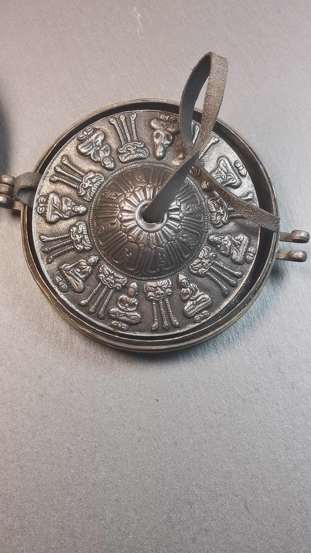 This tingsha bell set was handmade in Nepal,using traditional techniques and materials. It was made of bronze,9cm diameter,carved eight buddha and kirtimukha statue,with pure, clear and resonant,good for meditation. Come with tingsha case.