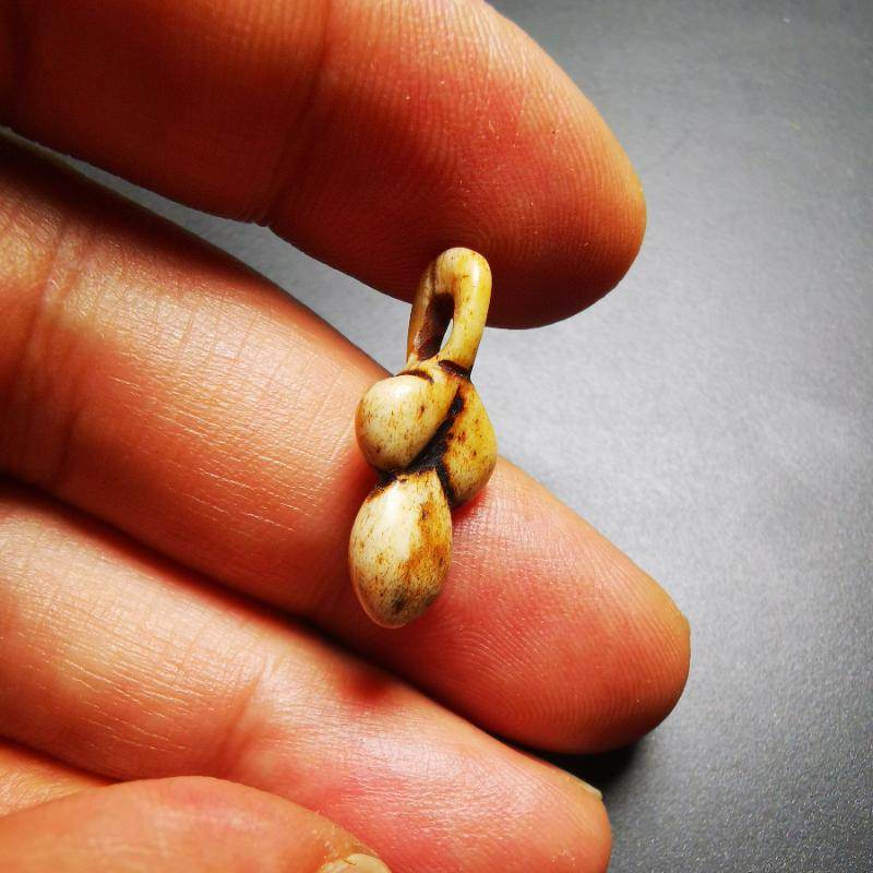 Gandhanra Tibetan Bone Carved Nubro Amulet,Mani Jewel/Wish-Fulfilling Cintamani, - Tibetan Buddhist mala beads, size reference