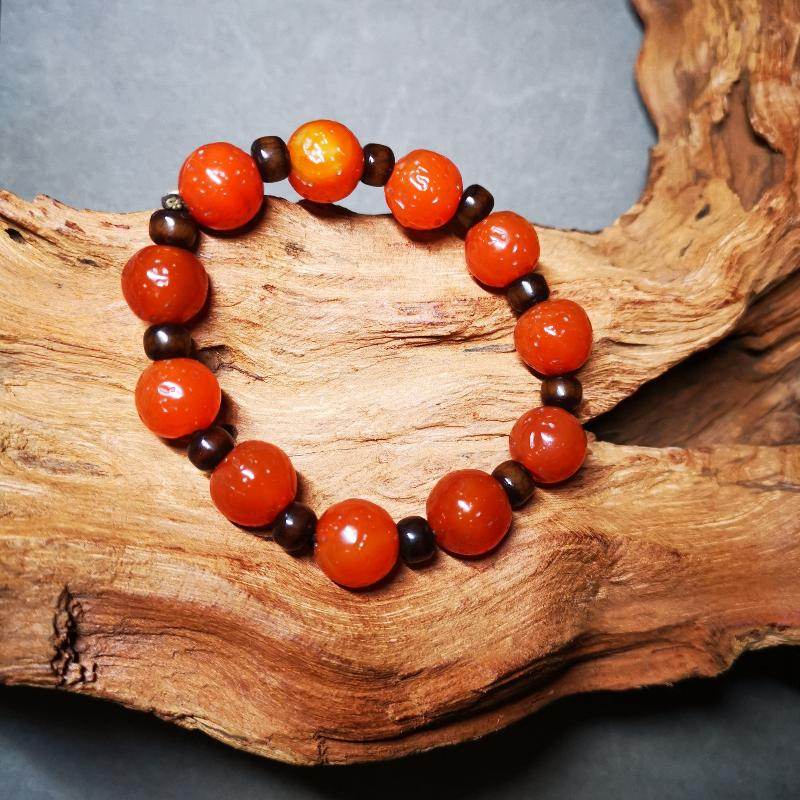 Nanhong Red Agate Bracelet,Amulet Mala Bracelet - Tibetan Buddhist mala beads, close-up detail